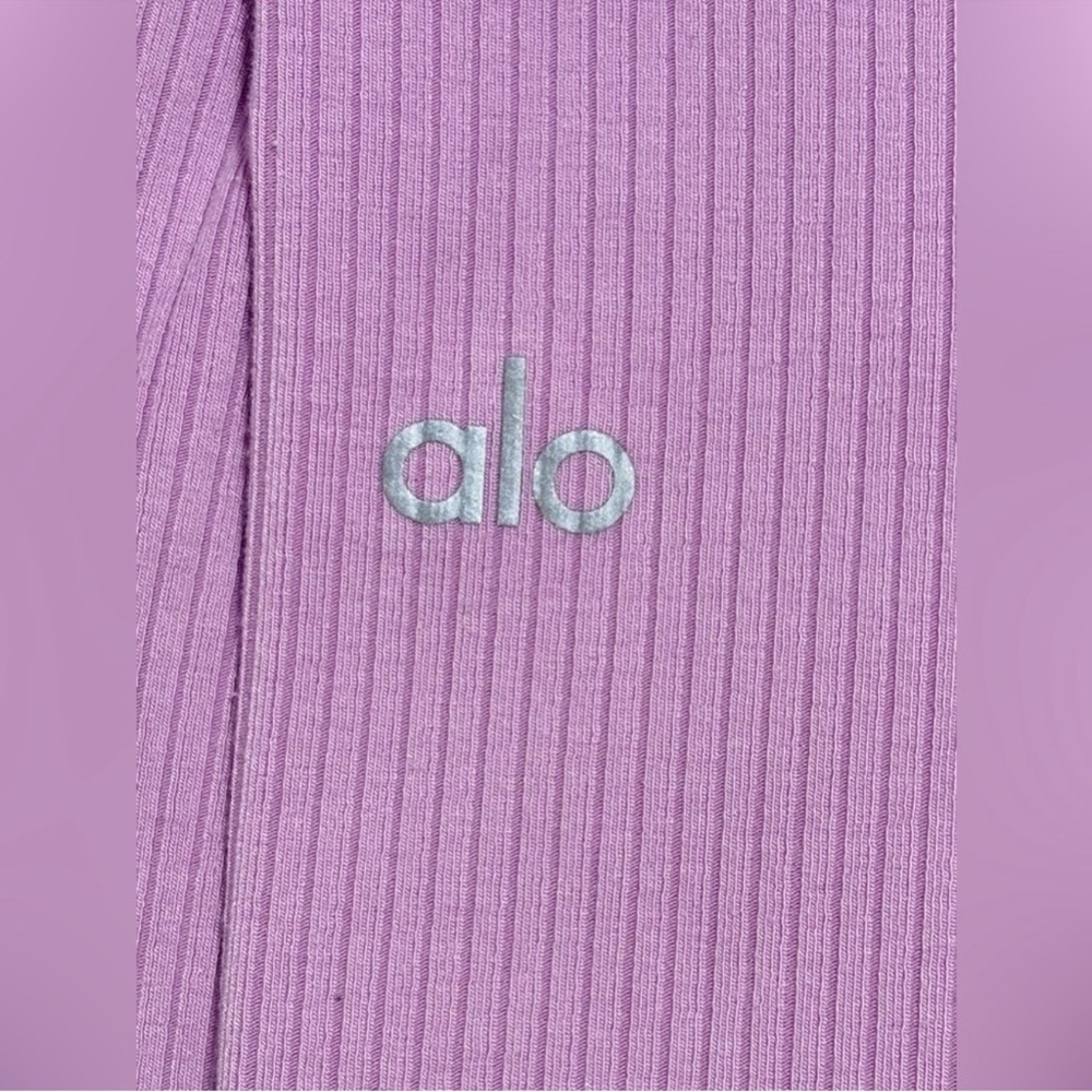 Alo Ribbed Set - Picture 13 of 14